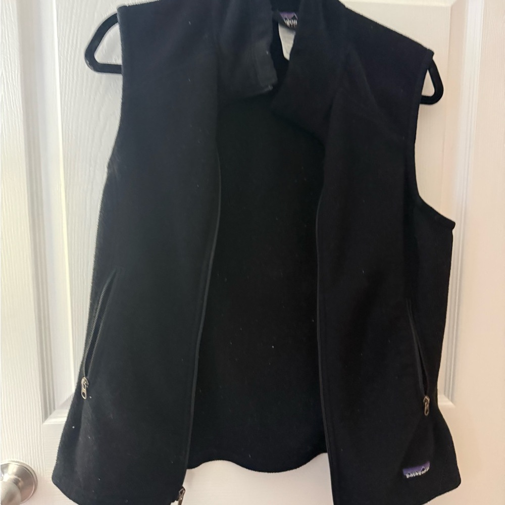 Patagonia Women's Black Fleece Vest - Picture 5 of 8